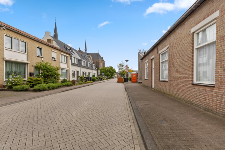 View photo 57 of Onze Lieve Vrouwestraat 100