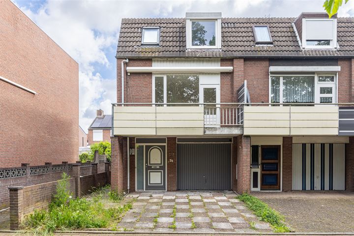 Bekijk foto 1 van Gouverneurstraat 31