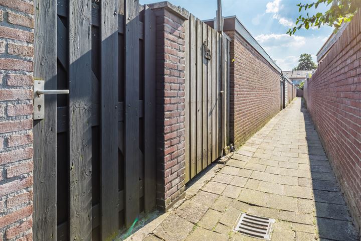 Bekijk foto 35 van C. Rossemsstraat 6