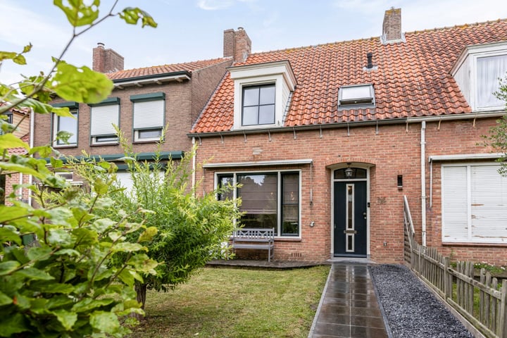 Bekijk foto 1 van Oostburgsestraat 7