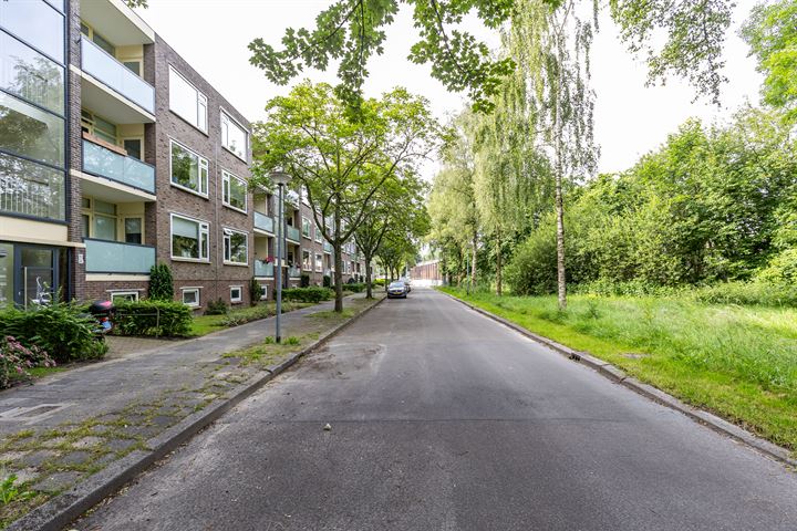 Bekijk foto 5 van Betje Wolffstraat 22