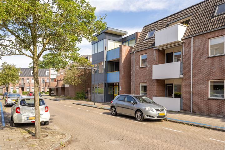 Bekijk foto 1 van Eikstraat 19