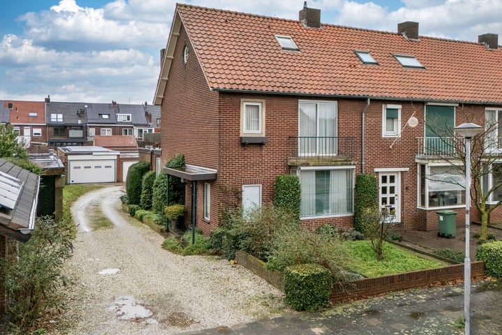 Bekijk foto 1 van Leemkampstraat 1