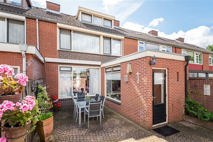 Bekijk foto 4 van Beatrixstraat 18