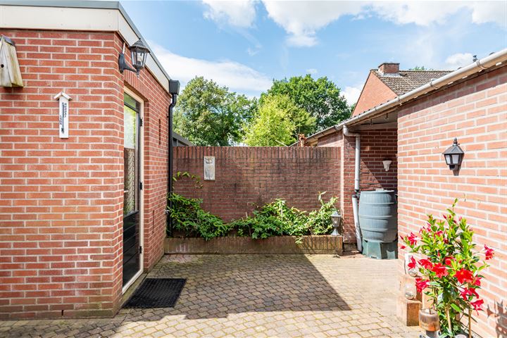 Bekijk foto 39 van Beatrixstraat 18