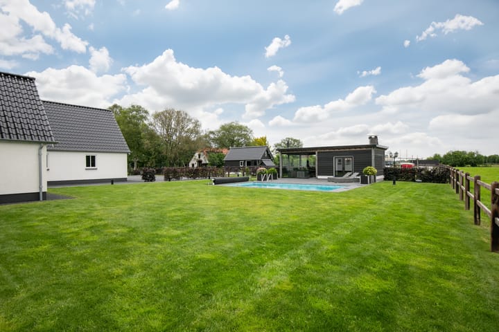 Photo 77 of Middelaar 3