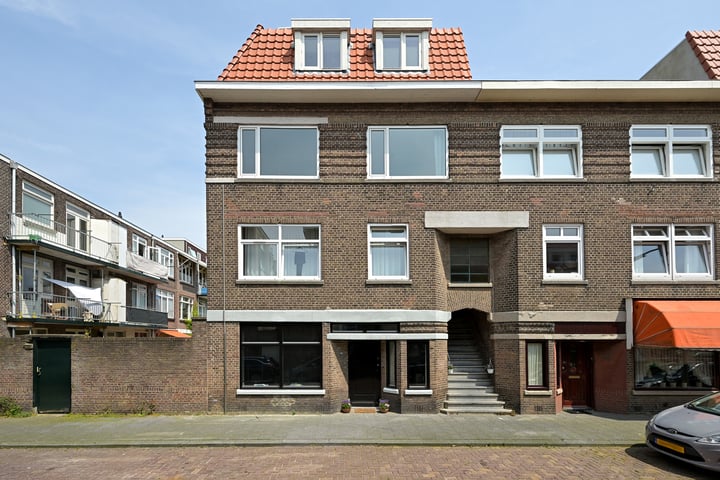 Bekijk foto 1 van Hendrik Zwaardecroonstraat 64