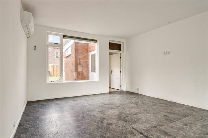 View photo 7 of Ambtstraat 141