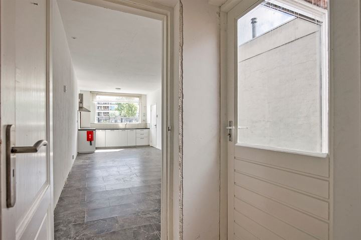 View photo 10 of Ambtstraat 141