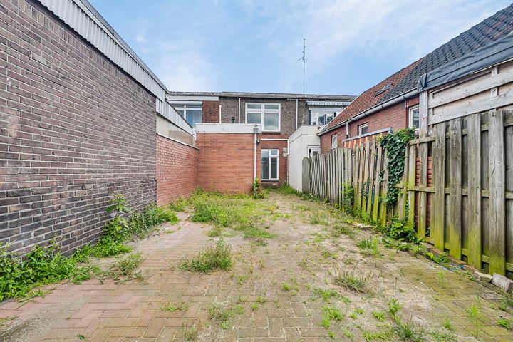 View photo 24 of Ambtstraat 141