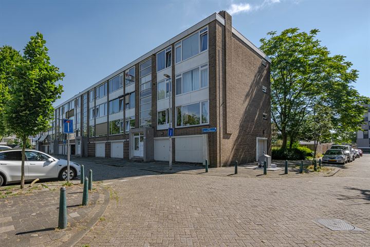 Bekijk foto 1 van Sint-Maartensdijkstraat 72