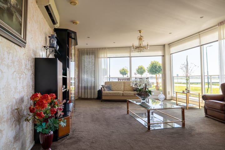 Foto 16 van De Buurt 76