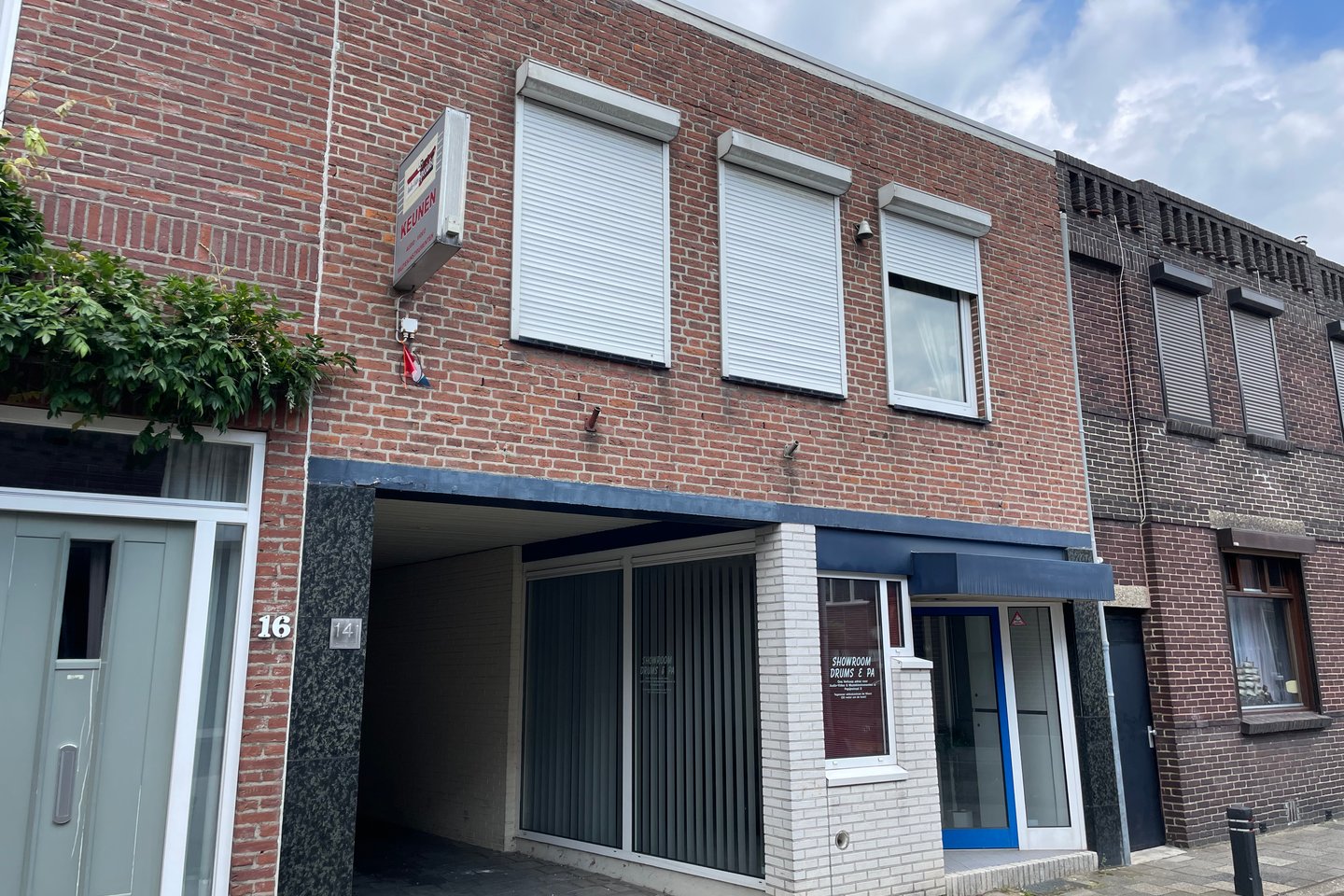 Bekijk foto 2 van Urbanusstraat 14