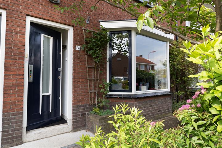 Bekijk foto 1 van Emmastraat 28