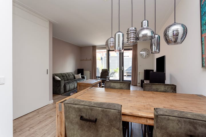 Photo 10 of Van Ravesteijnstraat 32
