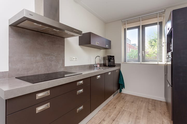 Photo 11 of Van Ravesteijnstraat 32