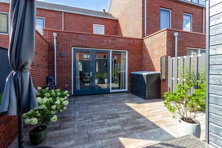Photo 17 of Van Ravesteijnstraat 32