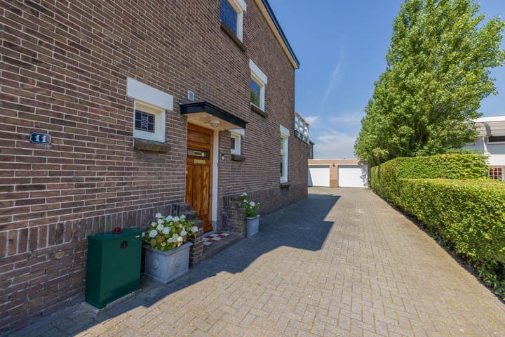 Photo 8 of Haarlemmerstraat 11