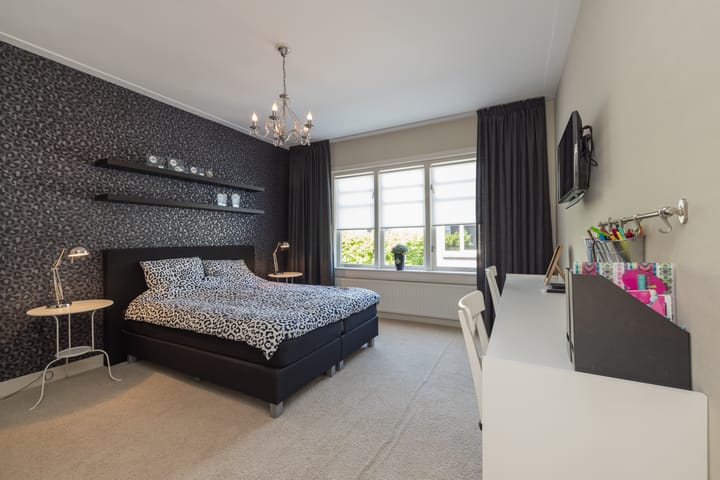 Photo 32 of Haarlemmerstraat 11