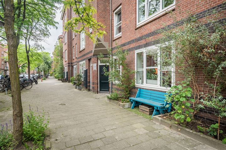 View photo 2 of Vincent van Goghstraat 157