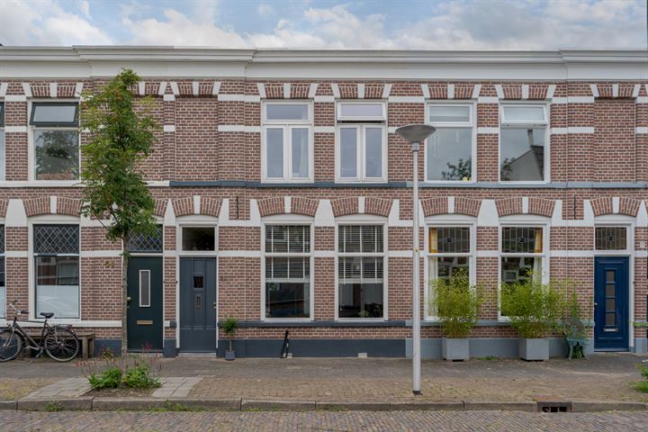 Bekijk foto 1 van Verenigingstraat 52