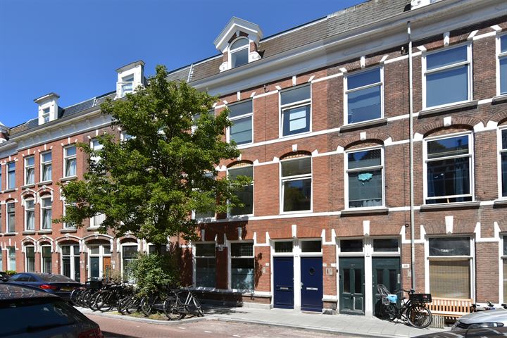 Bekijk foto 1 van Obrechtstraat 215