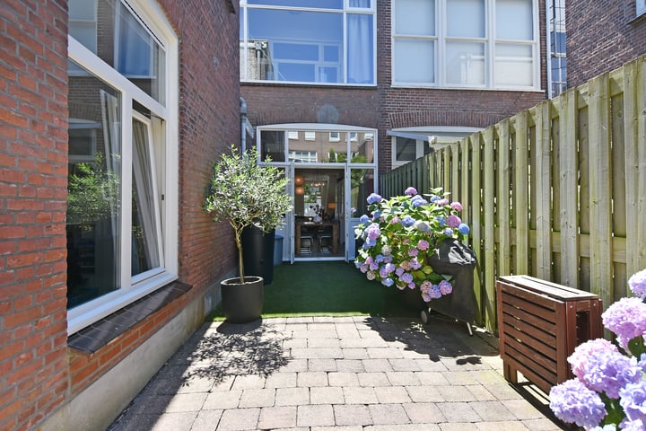 View photo 22 of Obrechtstraat 215