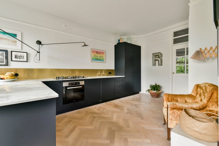 View photo 9 of Anthonie van Dijckstraat 3-2