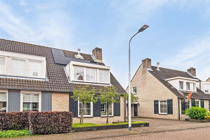 Bekijk foto 3 van Lobithstraat 6