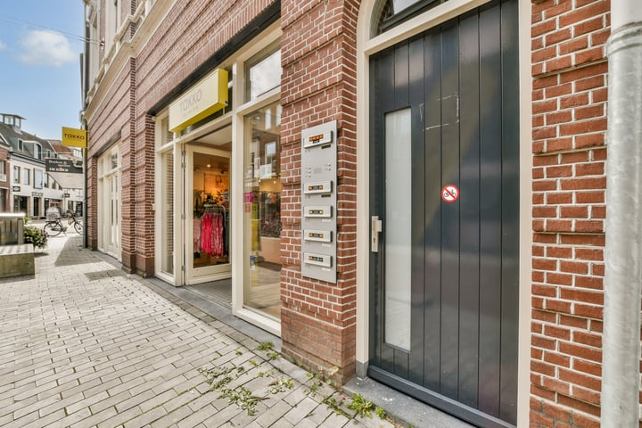 Bekijk foto 2 van Voorstraat 91-A