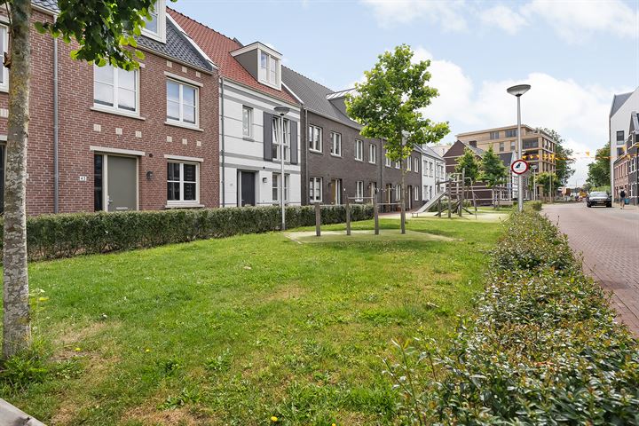 Bekijk foto 48 van Thoden van Velzenstraat 14