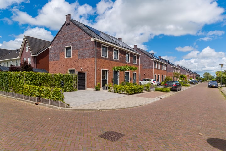 Bekijk foto 34 van Johan Dijkstrastraat 13