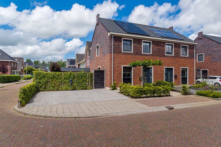 Bekijk foto 35 van Johan Dijkstrastraat 13