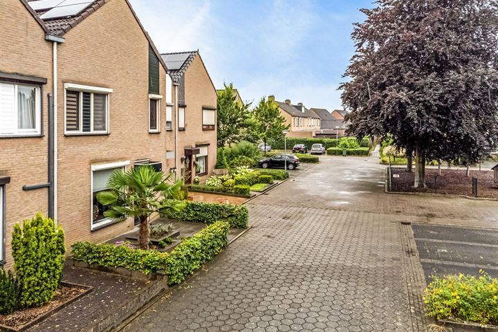 Bekijk foto 3 van Ranonkelstraat 35