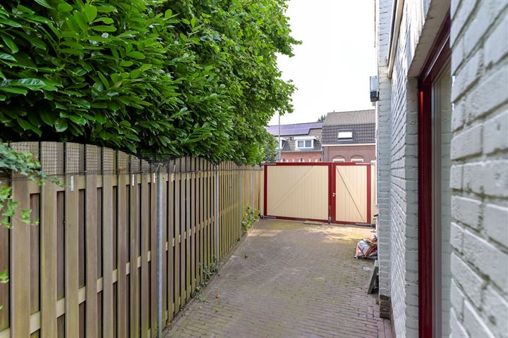 View photo 58 of Loevestraat 30