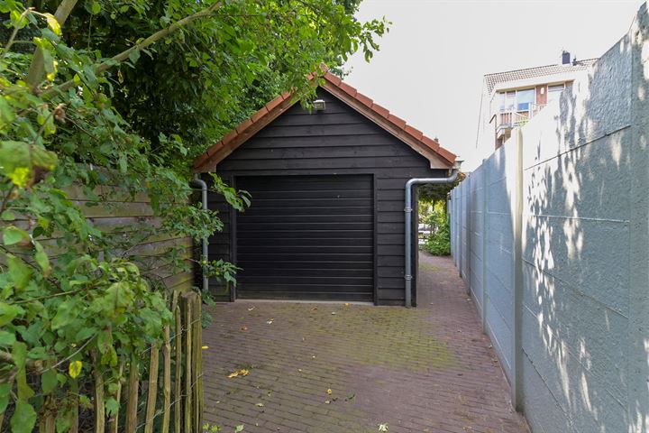 View photo 71 of Loevestraat 30