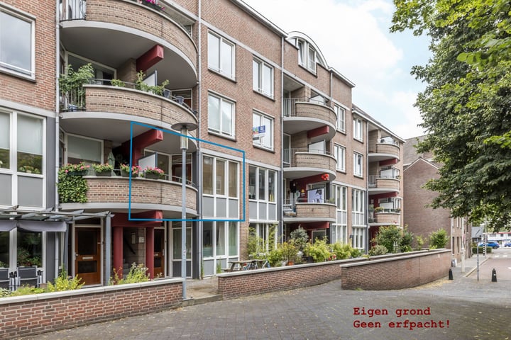 Bekijk foto 1 van Maastrichter Grachtstraat 22-B