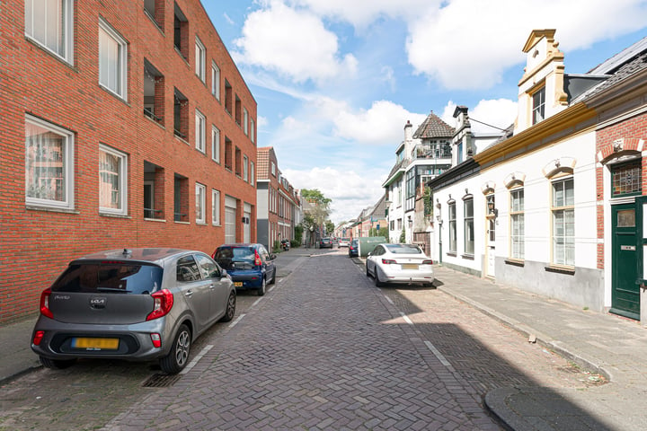 View photo 21 of Oosterstraat 81