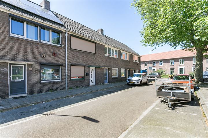 Bekijk foto 30 van Karel van den Oeverstraat 10