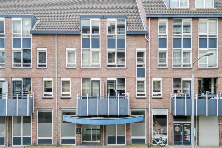 Bekijk foto 2 van Puteanusstraat 65