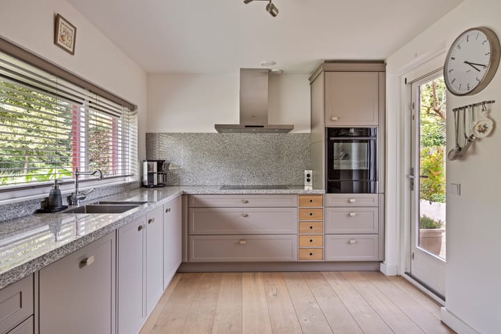 Foto 21 van Belle van Zuylenstraat 1