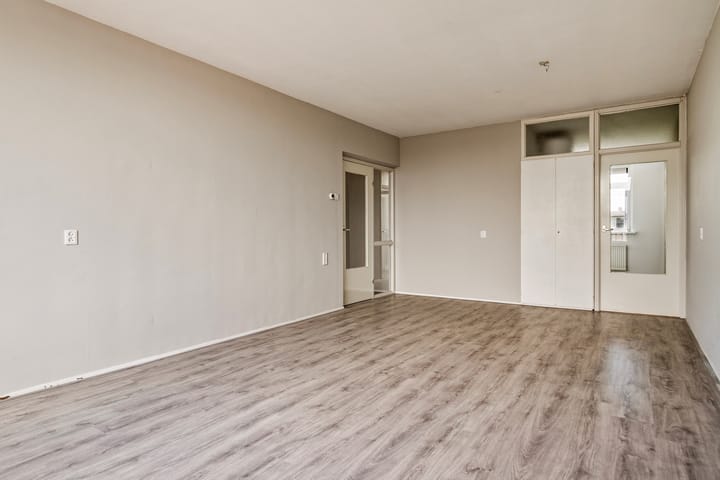 Photo 6 of Witte de Withstraat 69