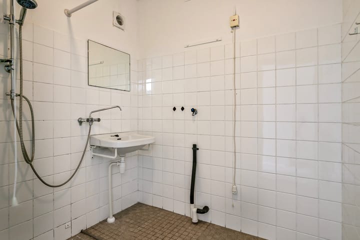 Photo 10 of Witte de Withstraat 69