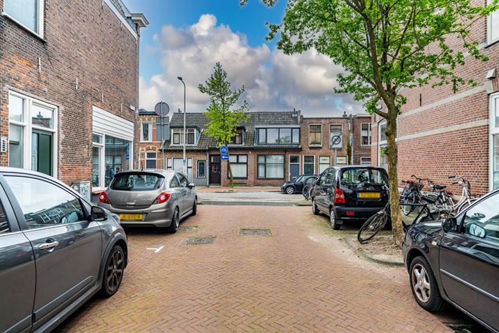 Bekijk foto 42 van Floresstraat 3