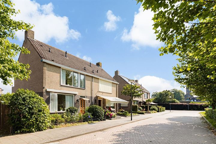 Bekijk foto van Vincent van Goghstraat 8