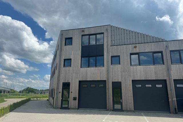 Bekijk foto 1 van Energiestraat 2-18