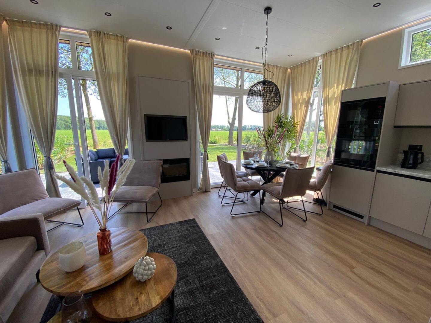 Foto 10 van Vredenseweg 184