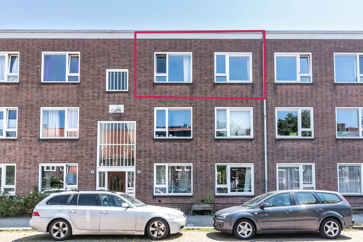 Bekijk foto 1 van Johannes van der Waalsstraat 74-2