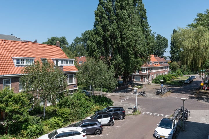 Bekijk foto 16 van Johannes van der Waalsstraat 74-2