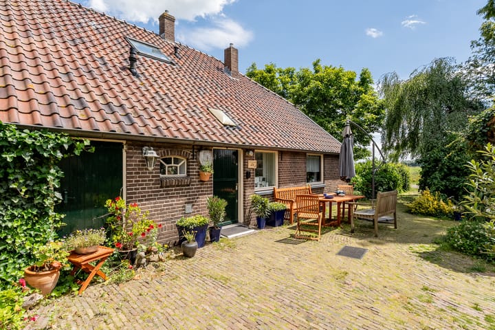 Photo 3 of De Brandt 4